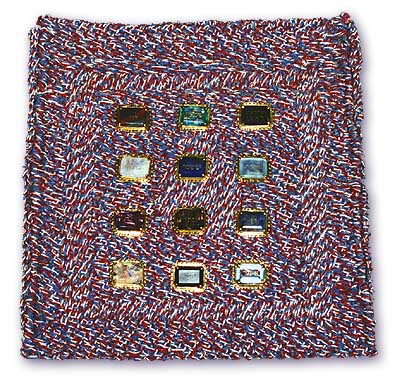 上图:以色列圣殿研究所制作的「决断的胸牌」。