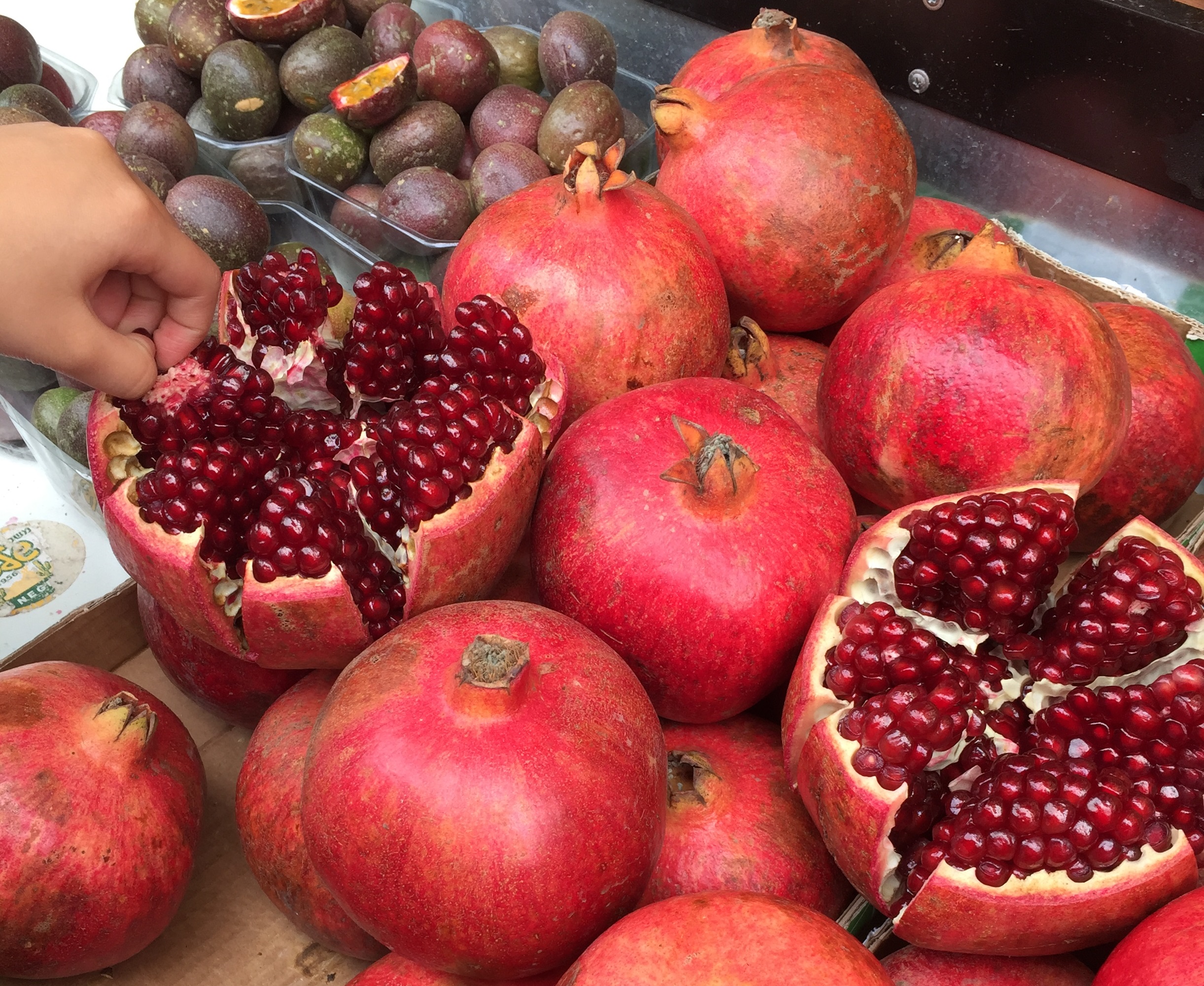 上图:以色列出产的石榴。