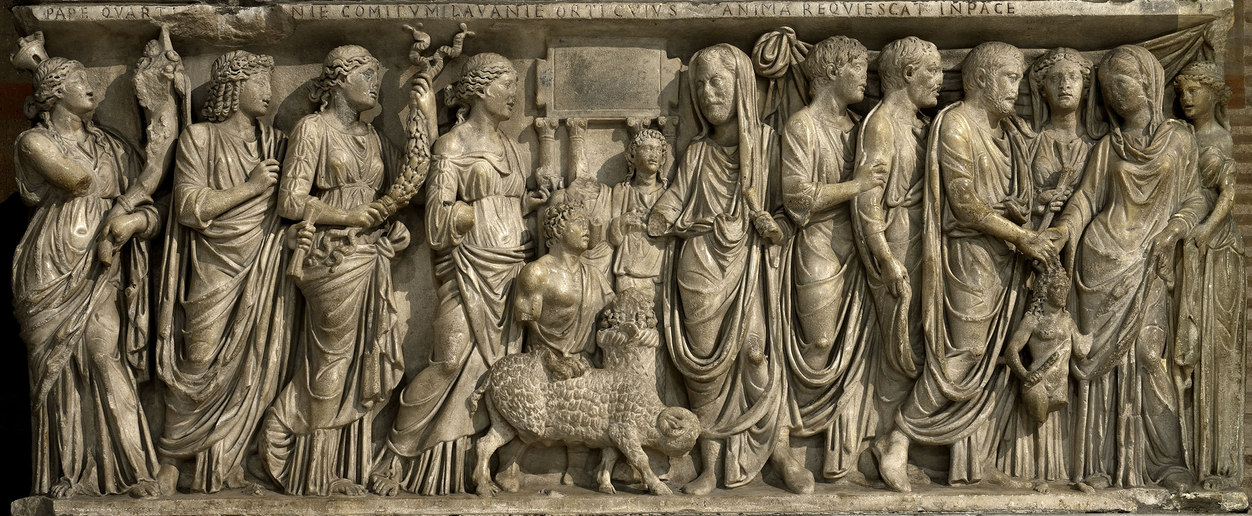 上图:古罗马婚礼浮雕。古代希腊-罗马的婚姻是严格的一夫一妻制,社会鼓励寡妇或离婚的妻子再婚,寡妇可以继承丈夫的遗产。罗马人传统上认为婚姻的目的是为了生产合法的孩子,公民生产新公民。合法婚姻的年龄为女孩12岁,男孩14岁。大多数罗马妇女在十几岁到二十出头结婚。