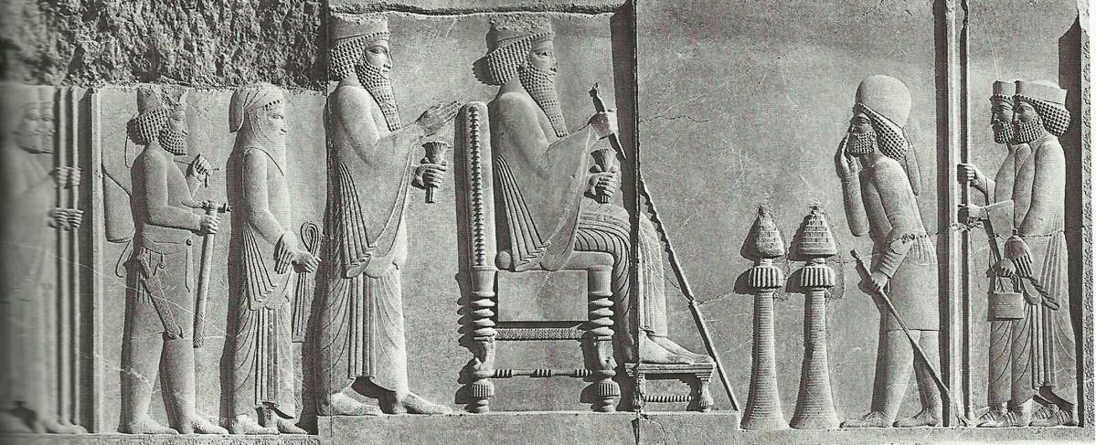 上图:亚哈随鲁或大流士一世的浮雕,波斯王的手中拿着金杖。