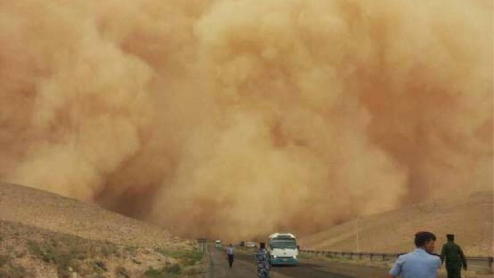 上图:约旦的沙尘暴。